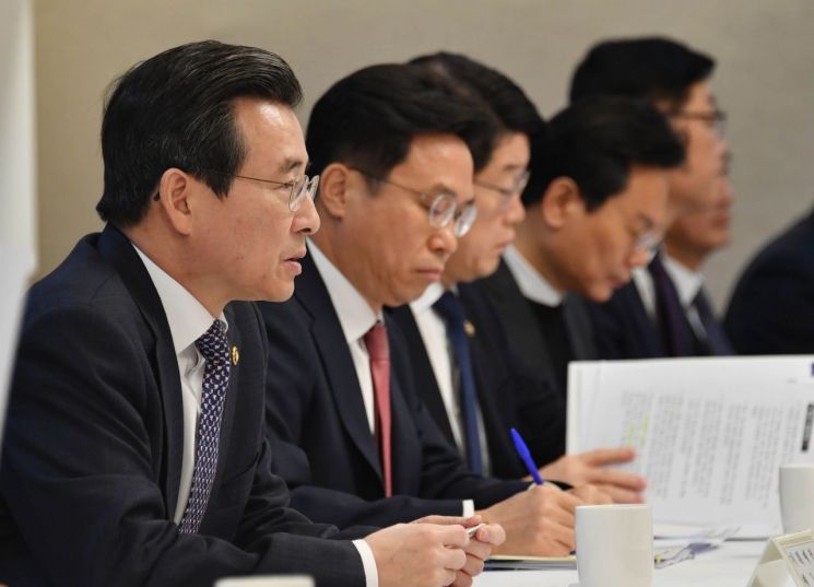 김용범 기획재정부 차관이 7일 정부서울청사에서 열린 '확대 거시경제 금융 회의'에서 발언하고 있다.