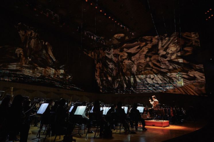 우주를 보여준 코리안심포니오케스트라 신년음악회