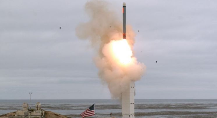 지난해 8월 중거리핵전력조약(INF) 탈퇴 직후 미군이 공개한 탄도미사일 실험발사 모습[이미지출처=미 국방부 홈페이지/www.defense.gov]