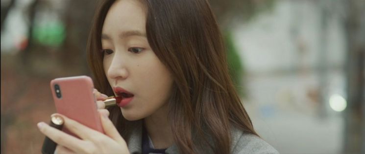 '엑스엑스' 하니의 메이크업 룩.