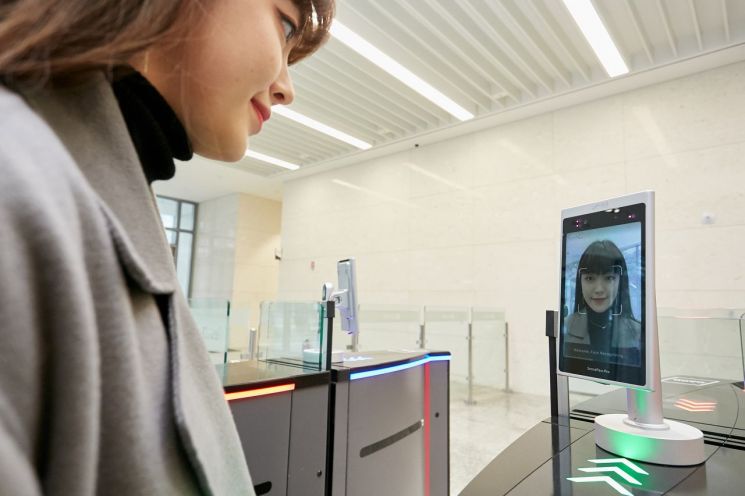 "얼굴이 내 신분증" LG CNS, 얼굴인식 출입 서비스 도입 