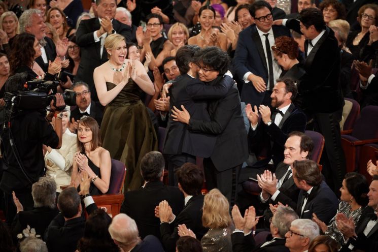 할리우드 보수의 벽 허문 '기생충'