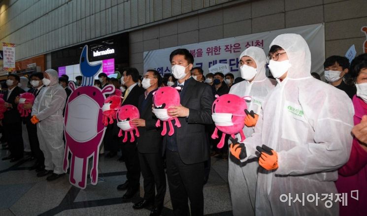 [포토]안전한 전시회 관람 위한 마스크 착용 캠페인