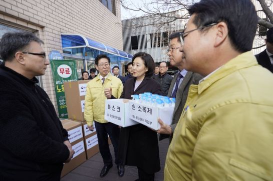 박영선 장관, 신종 코로나 현장점검…온양온천시장 등 방문 