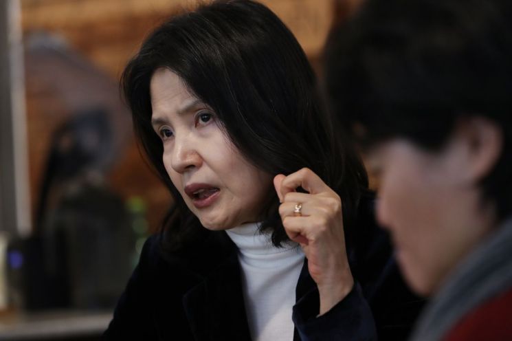 최영미 "옷 속에 손 들어와…1987년 백기완 캠프서 성추행"