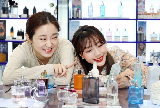 밸런타인데이 선물로 '향수' 픽…젠더리스·니치퍼퓸 트렌드