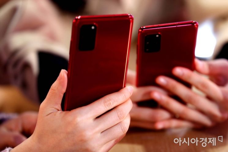 화웨이와 엎치락 뒤치락…5월 글로벌 휴대폰 1위 삼성