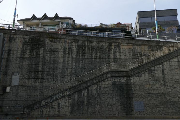 Jahamun Tunnel Stairs in Jongno-gu (Provided by Seoul City)