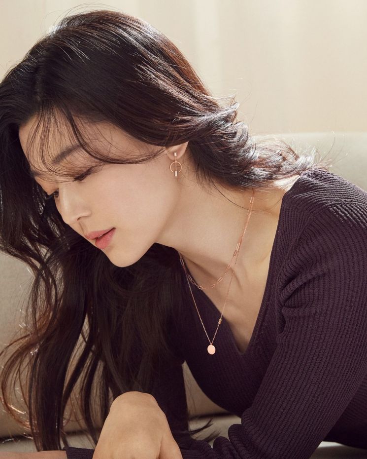 전지현, 사랑에 빠진 눈빛(with. 스톤헨지)