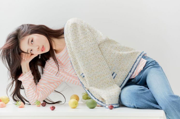 가수 겸 배우 수지 화보.