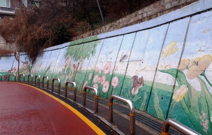 용산구, 해빙기 급경사지·위험수목 정비