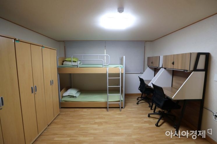 코로나 여파 1329곳 등교 못 해…교육부 "대학 기숙사 생활치료시설 활용"