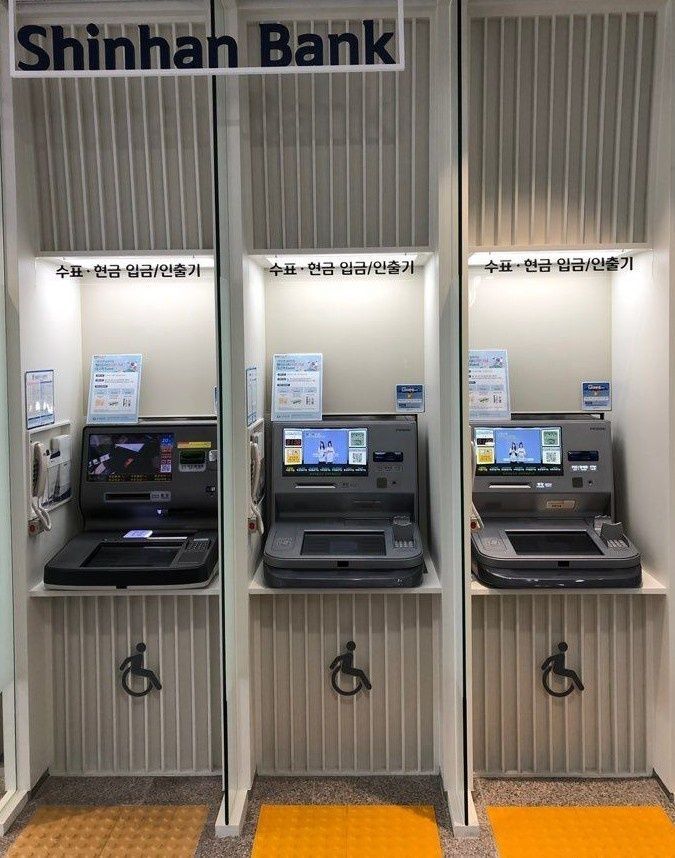 장애인을 위한 ATM처럼 점점 진화하는 CD·ATM을 기대합니다. [사진=아시아경제DB]