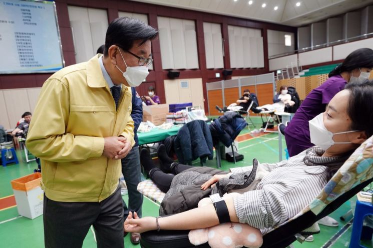 [포토]동대문구, 코로나19로 부족한 혈액 긴급 수급 나서 