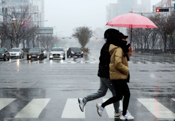 [오늘날씨] 전국 흐리고 눈소식…미세먼지 '보통'