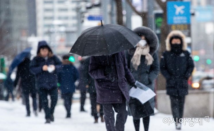 [포토]눈 동반한 출근길