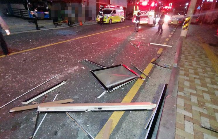17일 오전 부산의 한 오피스텔에서 폭발 사고가 발생했다./사진=연합뉴스