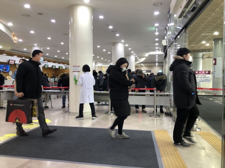 [르포]종로가 뚫렸다…지역사회 '코로나19' 감염공포 재점화  