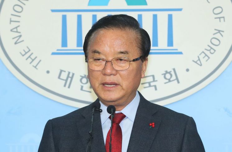 불출마 선언한 '친박 핵심' 정갑윤…"선거로 망해가는 나라 바로잡아"