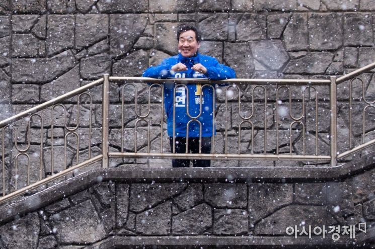 [포토]기생충 계단 방문한 이낙연 후보 