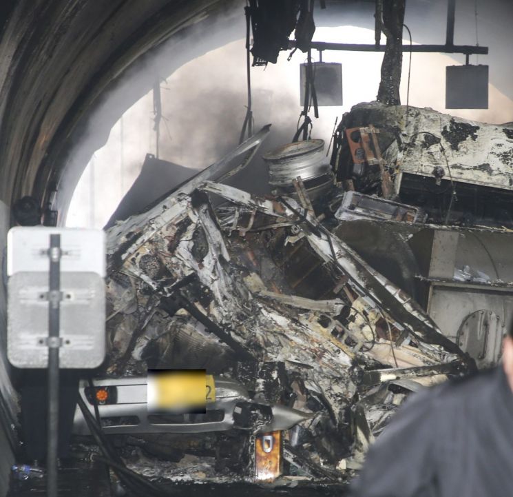 순천-완주 고속도로 터널서 다중추돌 화재…3명 사망·43명 부상