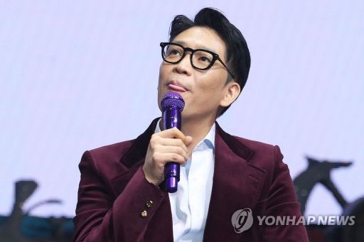 래퍼 MC몽이 아이돌 그룹 아이즈원의 신곡을 응원했다/사진=연합뉴스