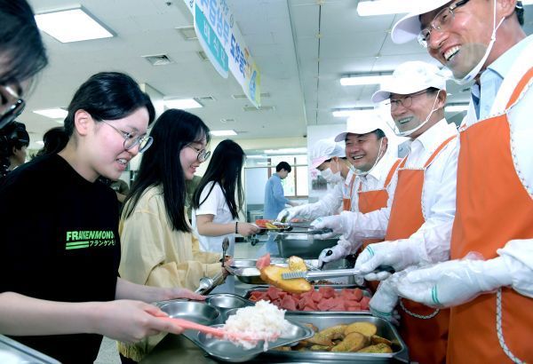 영천여고 배식 모습. (사진=영천시)