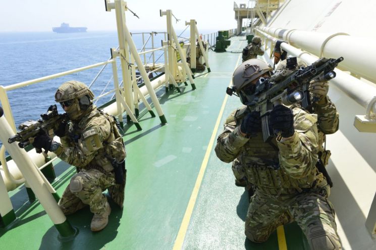 [양낙규의 Defense photo]왕건함 찾아간 해군 참모총장