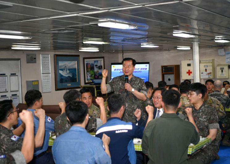 [양낙규의 Defense photo]왕건함 찾아간 해군 참모총장