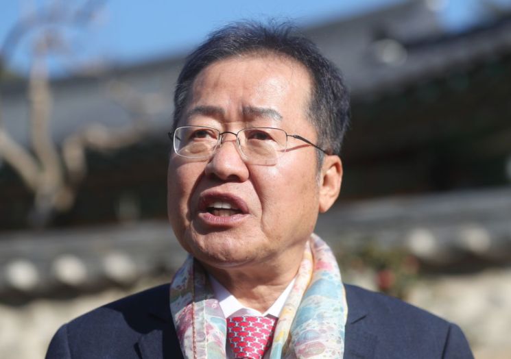 홍준표 거취 묻자 '버럭'한 김형오… "그 분이 그렇게 중요합니까" 