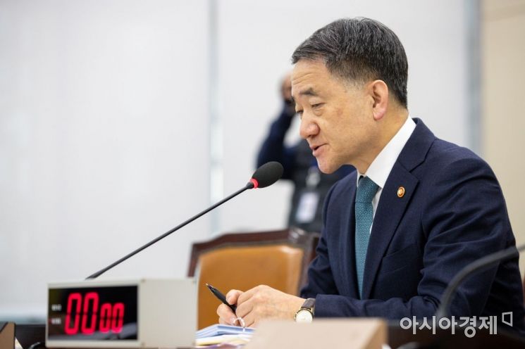 [포토]질의응답하는 박능후 장관