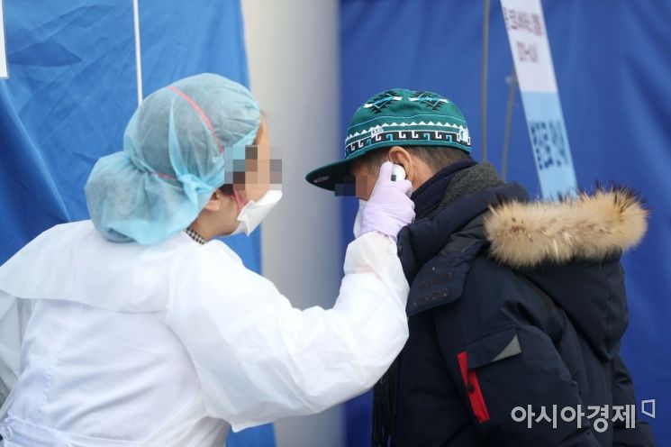 [포토]'신종 코로나 확진' 발열 여부 확인 