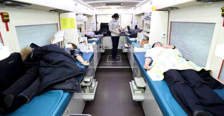 영등포구, 코로나19 극복 위해 직원들 헌혈 동참