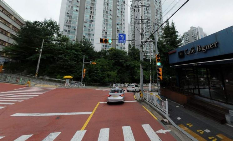 삼각산초등학교 앞 노란신호등