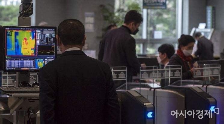 [양낙규의 Defense Club]격리 군장병 6400명… 훈련 조정하나