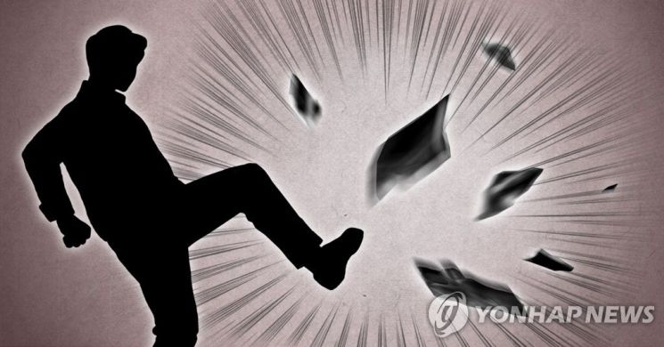 재물 손괴. 위 이미지는 기사와 관련 없음. / 사진=연합뉴스