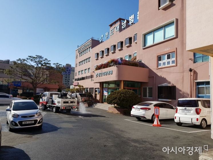 '코로나 사망 5명' 청도 대남병원…"정신병동, 환기 개선 공사 안해"(종합)