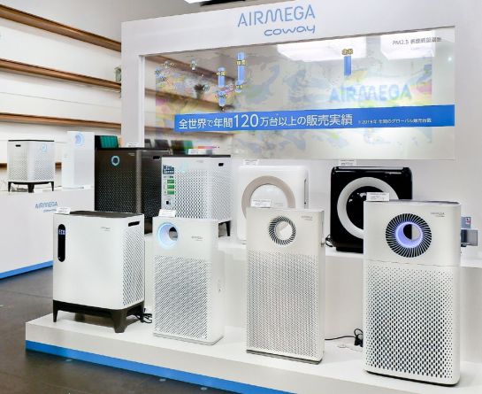 일본 도쿄 소재 '츠타야가덴'에 전시된 코웨이 공기청정기 제품