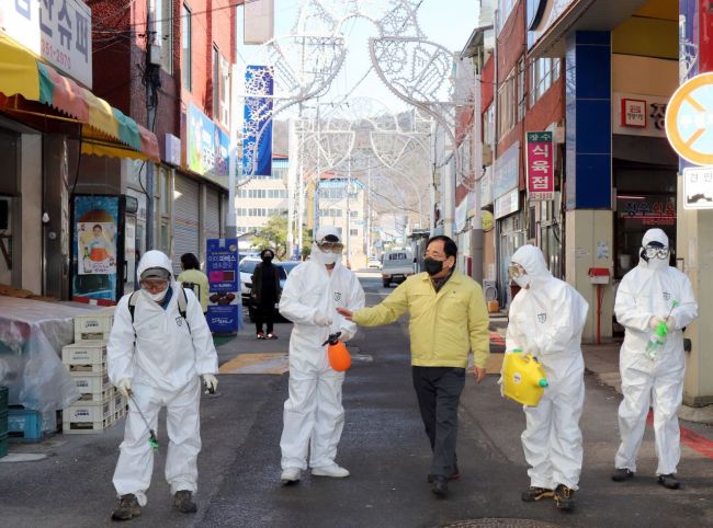 김준성 영광군수, 코로나19 여파…방역소독 현장 특별점검