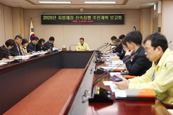 신안군이 지난 20일부터 오는 26일까지 ‘2020년도 상반기 신속 집행 추진계획 보고회’를 개최한다. (사진제공=신안군)
