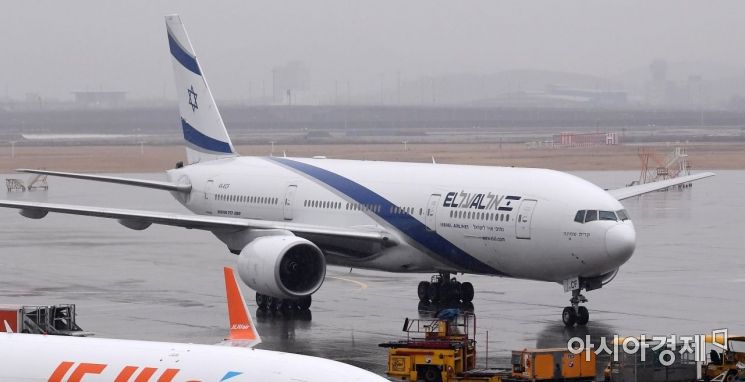 중동 하늘길 막혔다…미·이란 충돌 격화에 '항공 대란'