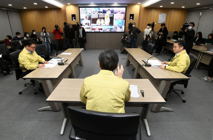 박원순 "증상 없어도 선별진료소 방문자 모두 코로나19 검사 가능"