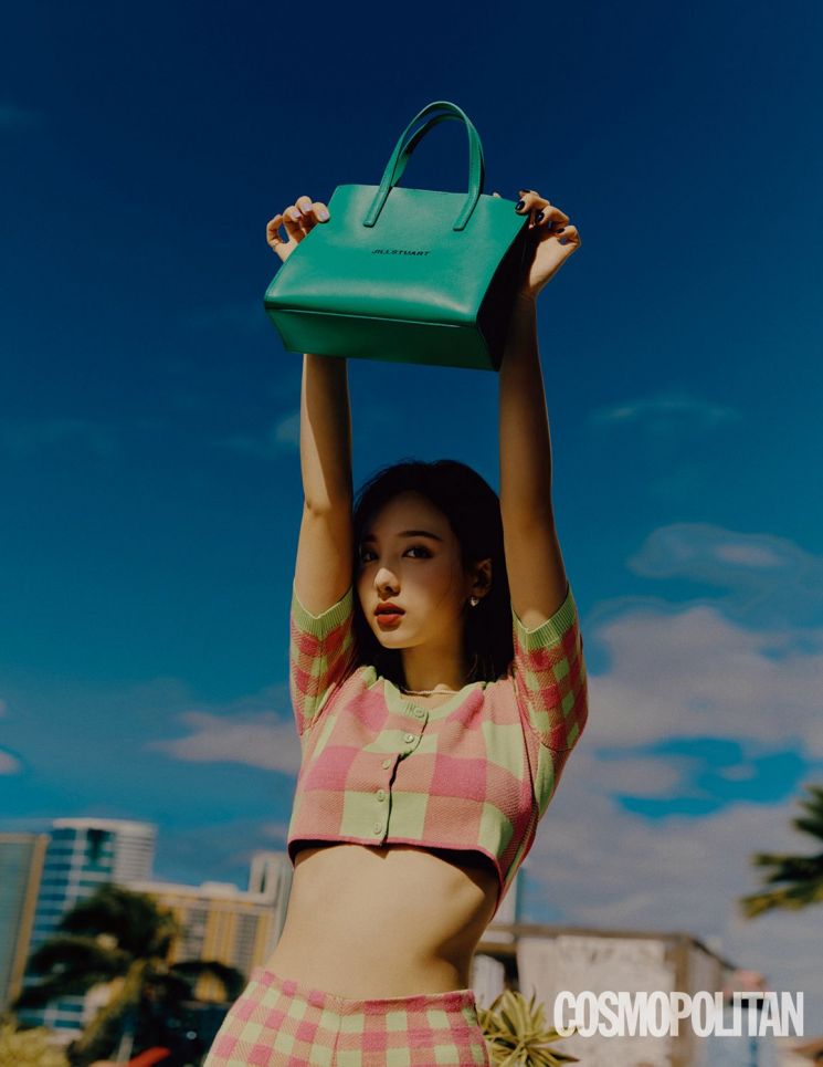 하와이 매료시킨 봄의 요정, 트와이스 나연 가방 어디꺼?
