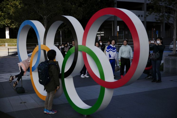 IOC위원 "코로나19 위험하면 도쿄올림픽 취소해야"…연기엔 부정적
