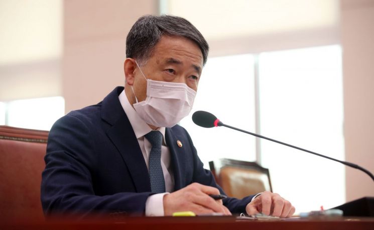"어느 나라 장관이냐"…'코로나 확산 원인 한국인' 박능후 발언 질타