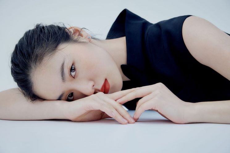다양한 꾸뛰르 무드…지방시 뷰티, 전여빈과 함께한 메이크업 화보