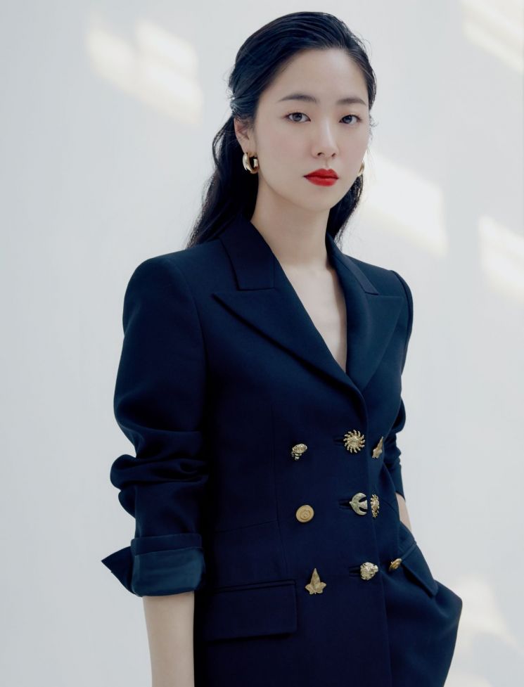 다양한 꾸뛰르 무드…지방시 뷰티, 전여빈과 함께한 메이크업 화보