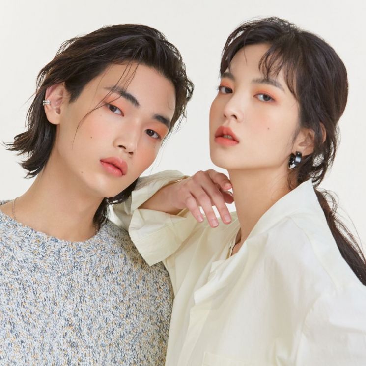 국내 최초 젠더 뉴트럴 메이크업 브랜드 ‘라카(LAKA)’