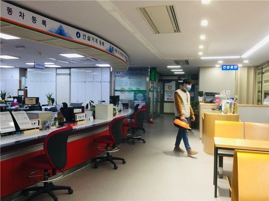 장흥군 민원봉사과, 민원인 위해 선제 방역 활동 총력