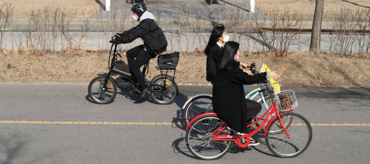 [오늘날씨] 전국 흐린 뒤 맑음…오후부터 일부 지역 비소식 